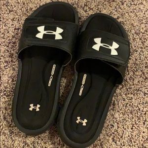 Under armour slides size 6Y